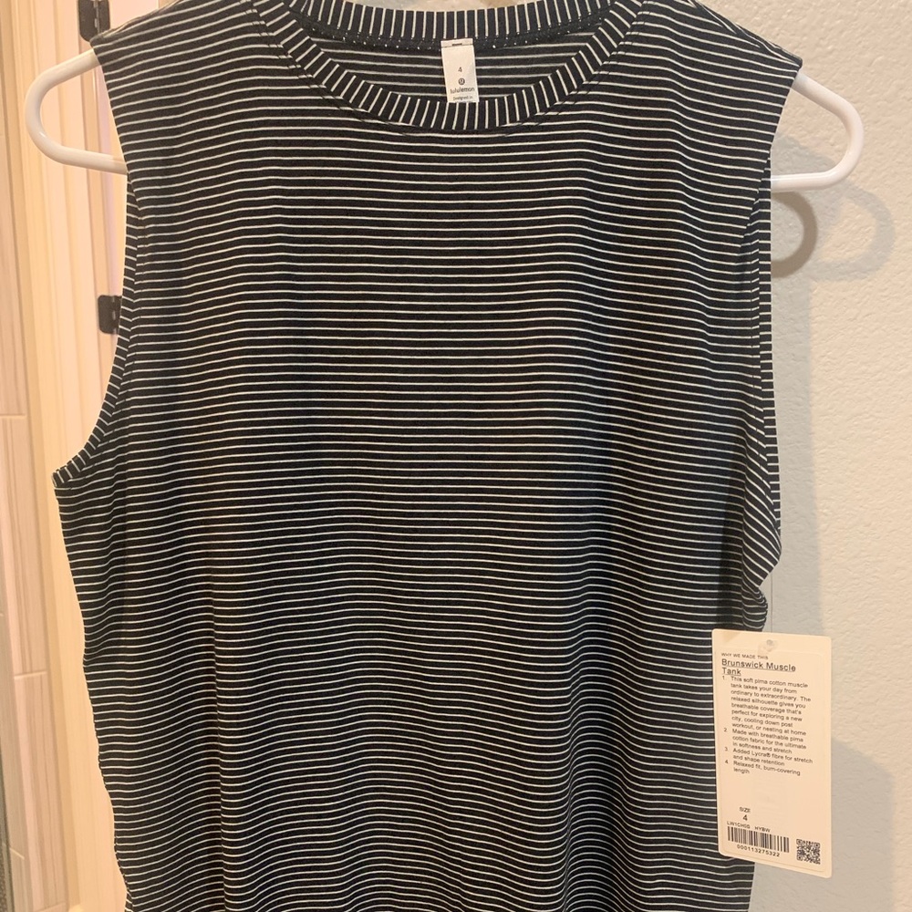 NWT lululemon tank black and white